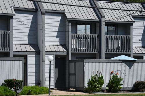 5056 Glenmont Dr, Houston, TX, 77081-2124 | Card Image