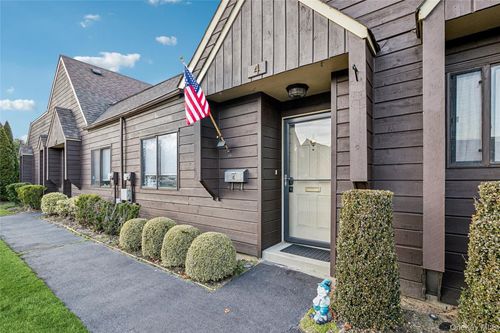 4 Southgate Cir, Massapequa Park, NY, 11762-3809 | Card Image