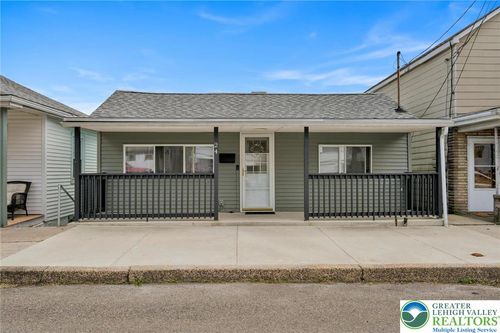 24 W Garibaldi Ave, NESQUEHONING, PA, 18240-1013 | Card Image