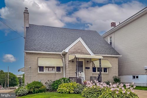 739 Grant St, Hazleton, PA, 18201-2761 | Card Image