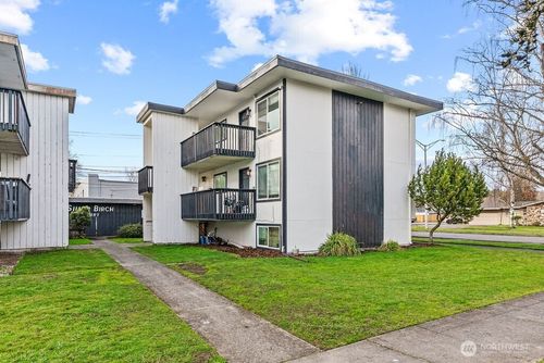 1339 10th Ave, Longview, WA, 98632-3838 | Card Image