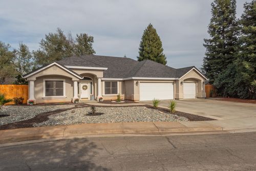 2704 Western Oak Dr, Redding, CA, 96002-5114 | Card Image