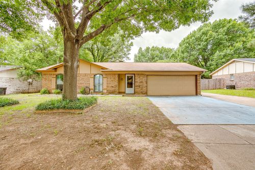 721 Nw Wood St, Burleson, TX, 76028-2618 | Card Image