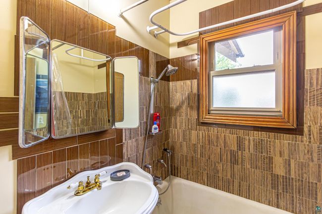11 E White St, House other with 3 bedrooms, 2 bathrooms and null parking in Ely MN | Image 11