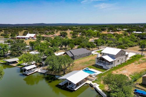 208 E Lakeshore Dr, Sunrise Beach, TX, 78643-9361 | Card Image