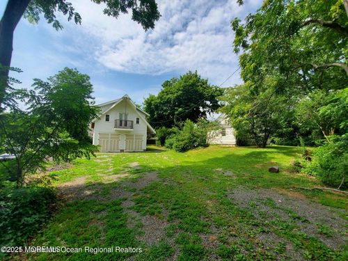 92 Compton St, Belford, NJ, 07718-1509 | Card Image