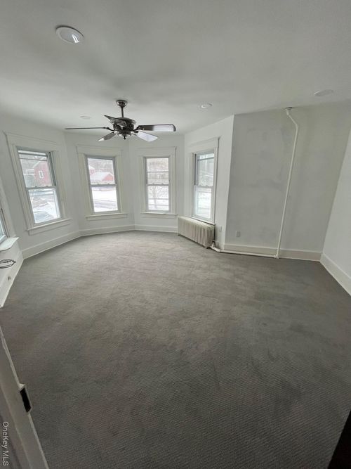 5 Elm St, Middletown, NY, 10940-6103 | Card Image