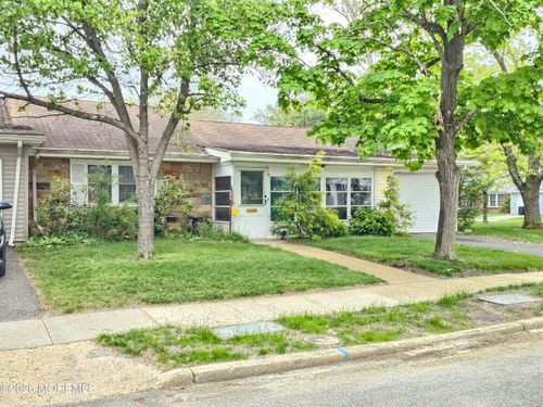 61A Hedge Dr, Lakewood, NJ, 08701-2465 | Card Image