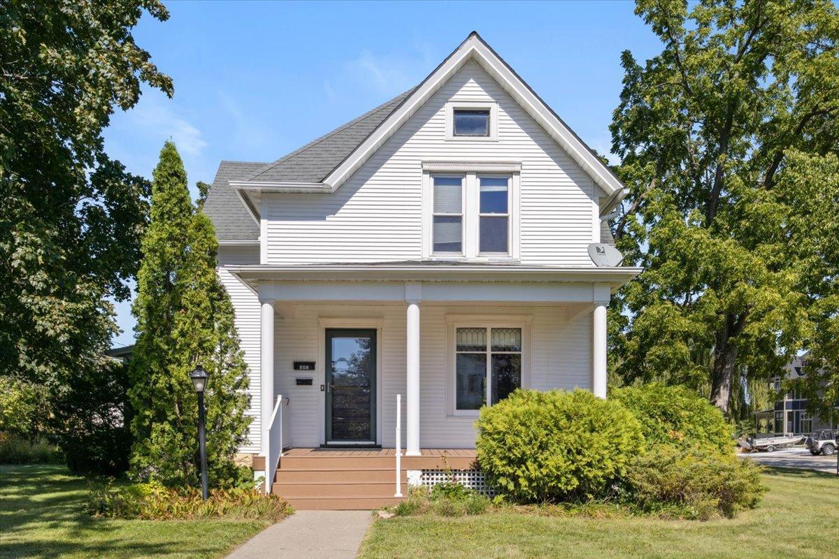 Oak St, Lake City, MN 55041
