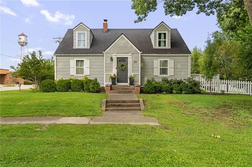 301 S Mulberry St, Louisburg, KS, 66053-9309 | Card Image