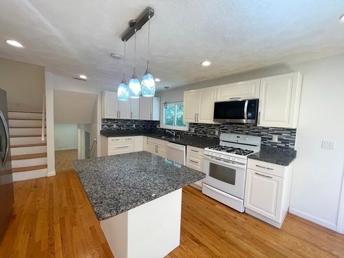 744 Dedham St, Newton, MA, 02459-3313 | Card Image