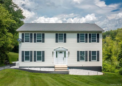 7 Glen Ct, Pawling, NY, 12564-1902 | Card Image