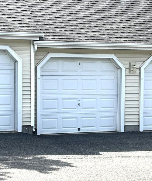 552 Birchwood Park Dr, Middle Island, NY, 11953-2676 | Card Image