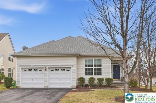 2064 Kingsview Rd, Macungie, PA, 18062-8020 | Card Image