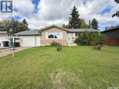 1707 Bowers Dr, House with 4 bedrooms, 2 bathrooms and null parking in North Battleford SK | Card Image