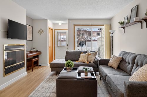 8-4065 Wilshire Cir, Shoreview, MN, 55126-2986 | Card Image