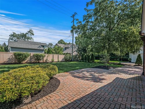 670 Oak Ave, Birmingham, MI, 48009-1379 | Card Image