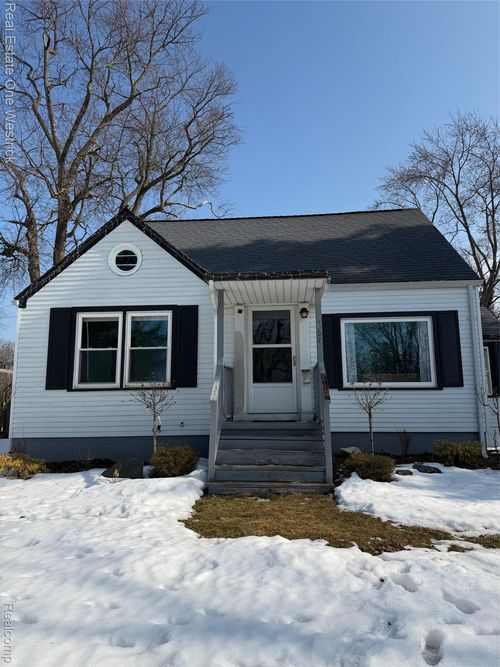 1007 Henry St, Saint Clair, MI, 48079-4977 | Card Image