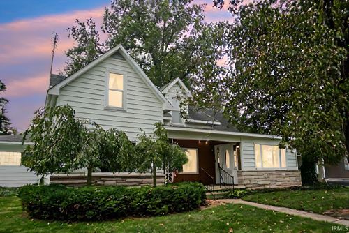 303 E Main St, Medaryville, IN, 47957-8196 | Card Image