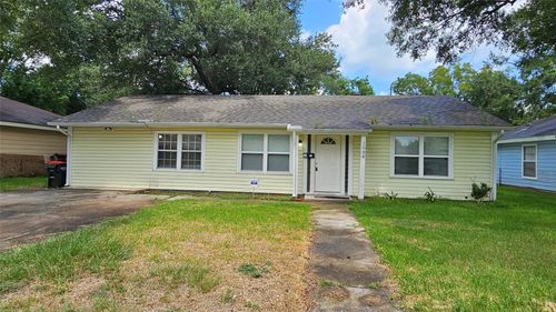 1004 S Shepherd Dr, Baytown, TX, 77520-5841 | Card Image