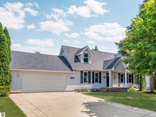 1401 Jeffrey Dr, Cadillac, MI, 49601-1743 | Card Image