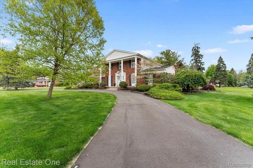 28605 Southpointe Rd, Grosse Ile, MI, 48138-2036 | Card Image