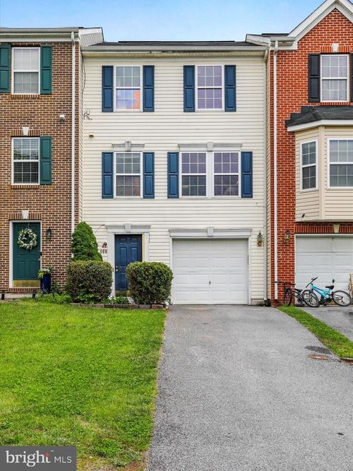 809 Marquette Dr, MARTINSBURG, WV, 25401-7565 | Card Image