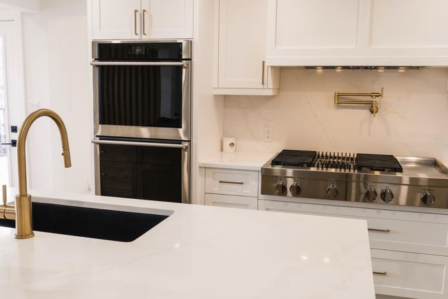 52 Patterson Cres Sw, House other with 5 bedrooms, 4 bathrooms and 4 parking in Calgary AB | Image 13