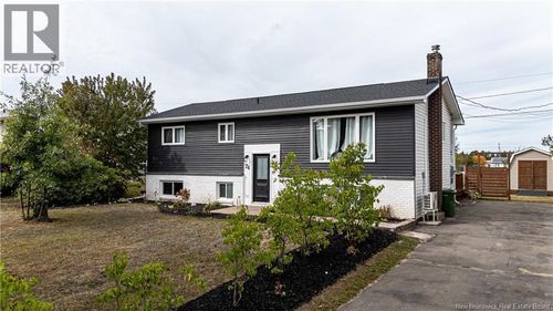 74 Cartier St, Shediac, NB, E4P1L3 | Card Image