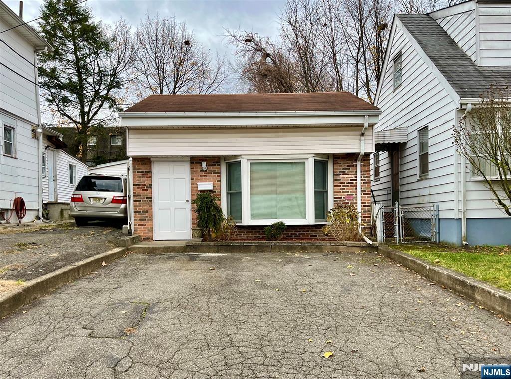 Commercial Lease in Bergenfield