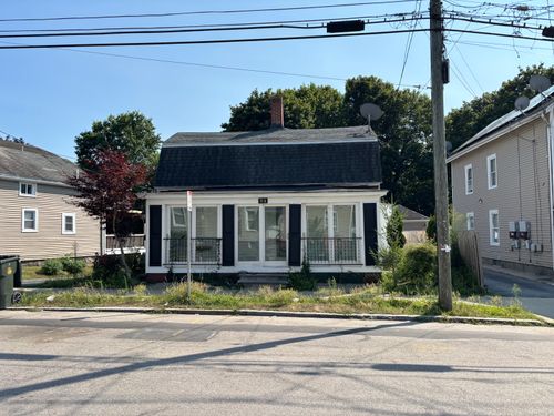 94 Blackhall St, New London, CT, 06320-5201 | Card Image
