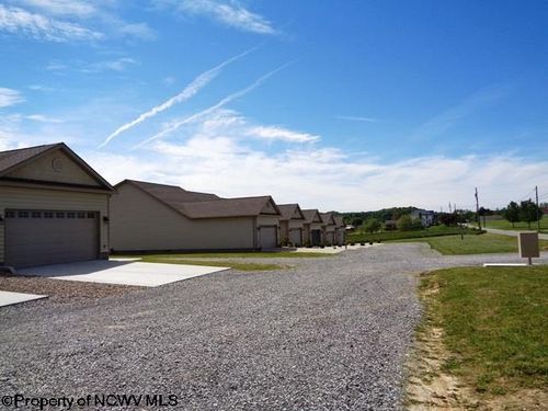 75 Easy St, Buckhannon, WV, 26201-1401 | Card Image