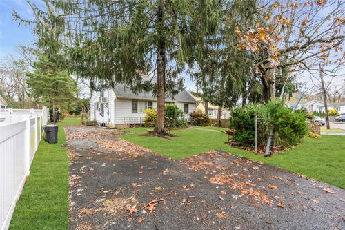 61 Norton Dr, East Northport, NY, 11731-1506 | Card Image