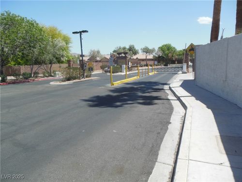 5488 Apron Ct, Las Vegas, NV, 89122-4740 | Card Image