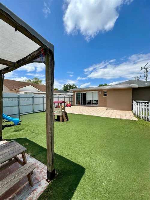 10330 Puerto Rico Dr, Cutler Bay, FL, 33189 | Card Image