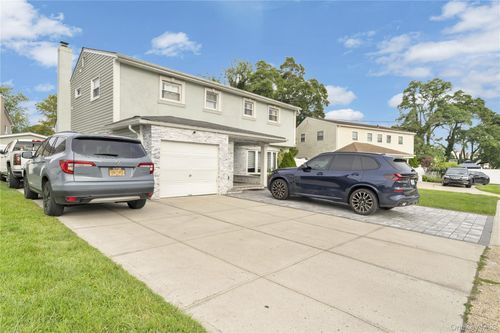 921 N Fletcher Ave, Valley Stream, NY, 11580-1337 | Card Image