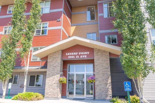 103 - 5901 71 Avenue, Home with 3 bedrooms, 2 bathrooms and 2 parking in Rocky Mountain House AB | Image 1