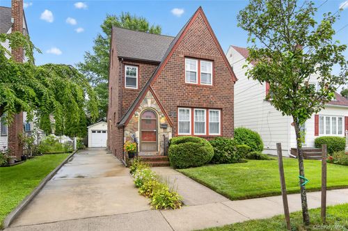 448 Lewis Place, North Hempstead, NY, 11501 | Card Image