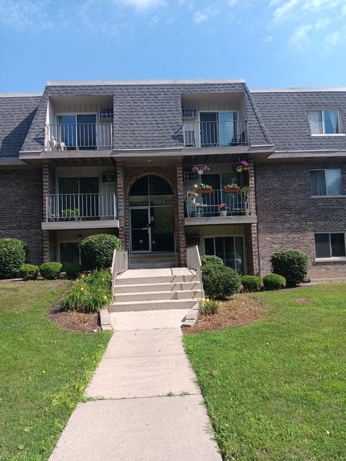 apt-102-984 Crabapple Dr, Prospect Heights, IL, 60070-2330 | Card Image