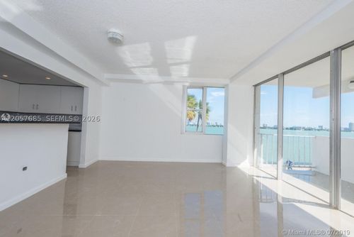 2h-7545 E Treasure Dr, North Bay Village, FL, 33141-4307 | Card Image