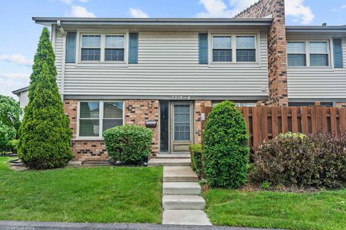 4-7318 Winthrop Way, Downers Grove, IL, 60516-4075 | Card Image