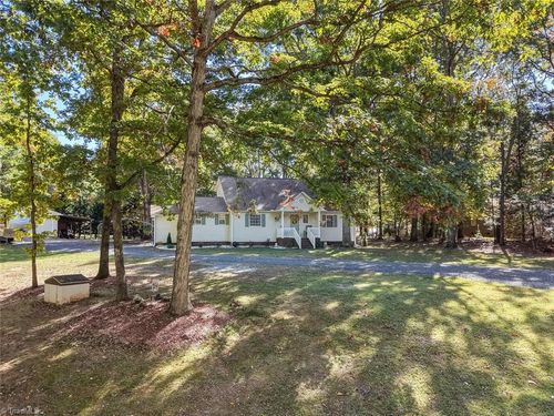 150 Evelyn Ct, Reidsville, NC, 27320-8060 | Card Image