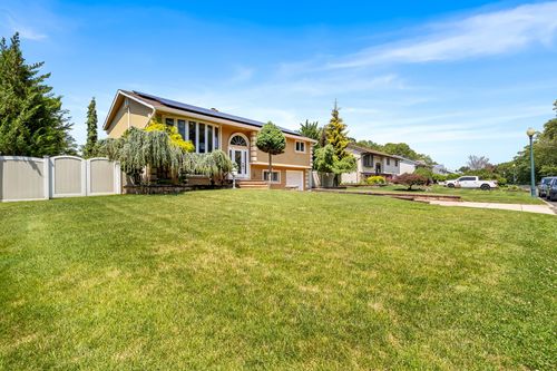 184 Overlook Dr, East Islip, NY, 11730-3513 | Card Image