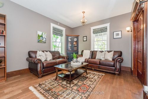 21 Pearl St, Guelph, ON, N1E2E4 | Card Image