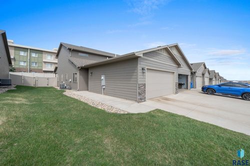 7210 E 45th St Street, Sioux Falls, SD, 57110 | Card Image