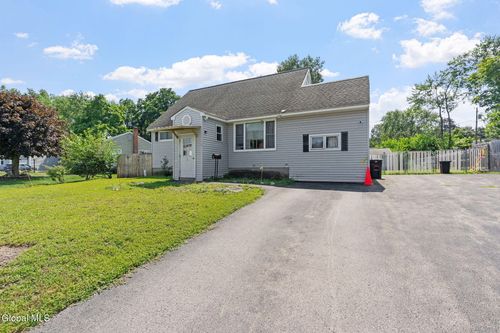 2 Surcingle, Colonie, NY, 12205-2312 | Card Image