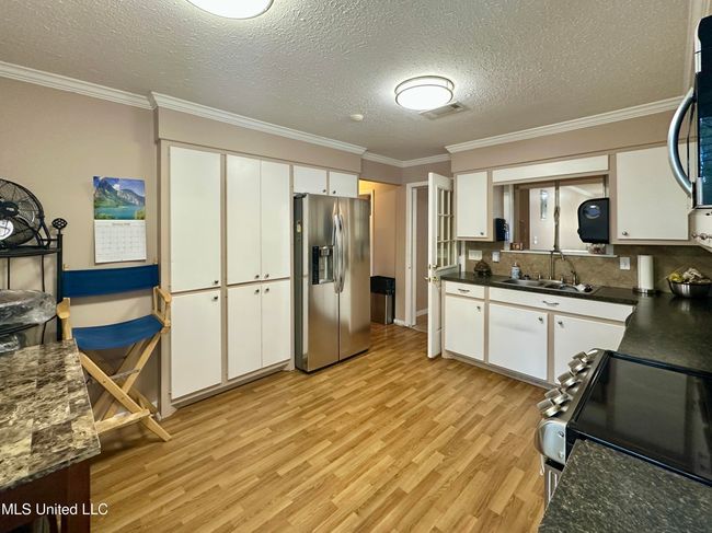 KITCHEN | Image 11