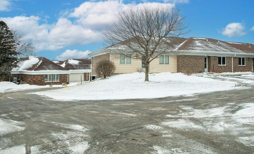 10-427 8th Ave Sw, Waverly, IA, 50677-3709 | Card Image