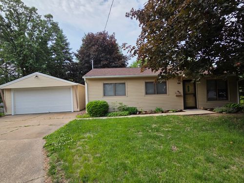 2317 23rd Street Ct, Bettendorf, IA, 52722-3806 | Card Image
