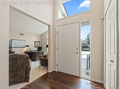 5010 Lake Vista Dr, West Bloomfield, MI, 48323-2087 | Card Image